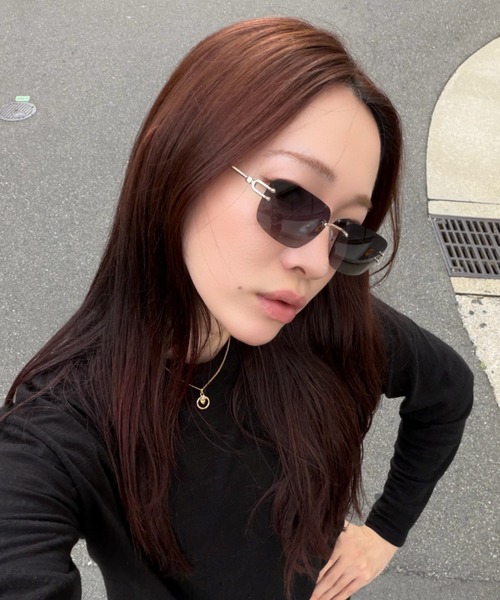 Chikashitsu +(チカシツプラス)の「【Chikashitsu +】rimless sunglasses 2 (3color) / 【チカシツプラス】リムレスカラーサングラス(サングラス・メンズ・ブラック×ゴールド/ブラック×シルバー/ブラウン・ONE SIZE)」の2枚目の写真