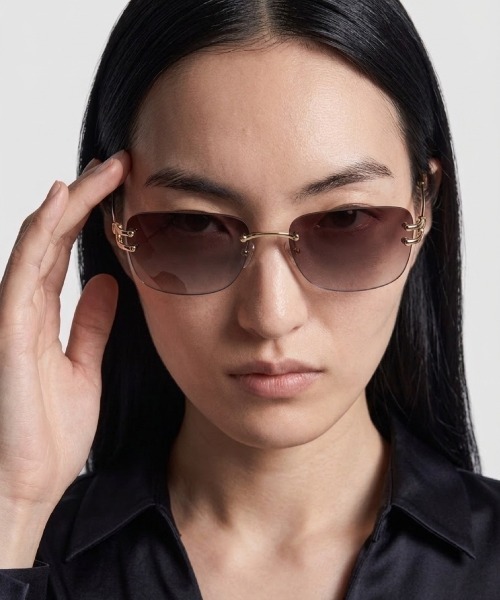 Chikashitsu +(チカシツプラス)の「【Chikashitsu +】rimless sunglasses 2 (3color) / 【チカシツプラス】リムレスカラーサングラス(サングラス・メンズ・ブラック×ゴールド/ブラック×シルバー/ブラウン・ONE SIZE)」の12枚目の写真