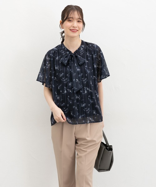 Honeys(ハニーズ)の「【接触冷感】ひんやり裏地ボウタイブラウス(シャツ/ブラウス・レディース・レッド系その他2/ネイビー系1/ホワイト系その他2・L/3L/LL/M/S)」の16枚目の写真