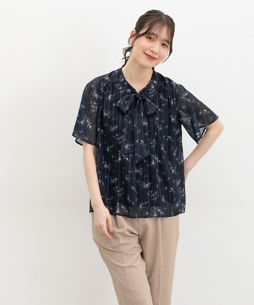 Honeys(ハニーズ)の「【接触冷感】ひんやり裏地ボウタイブラウス(シャツ/ブラウス・レディース・レッド系その他2/ネイビー系1/ホワイト系その他2・L/3L/LL/M/S)」の18枚目の写真