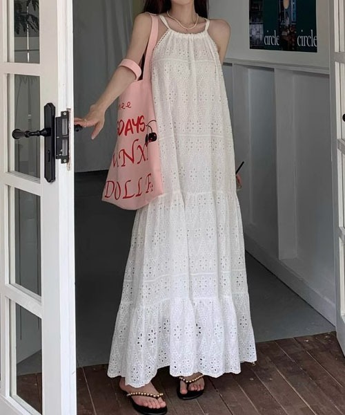 &soiree(アンドソワレ)の「アメリカンスリーブアイレットレースワンピース(ワンピース・レディース・ホワイト/アイボリー・LARGE/MEDIUM/SMALL)」の3枚目の写真