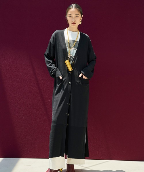 OMMO(オーエムエムオー)の「V NECK KNIT LONG CD(カーディガン/ボレロ・レディース・パープル/ブラック/カーキ・F)」の2枚目の写真