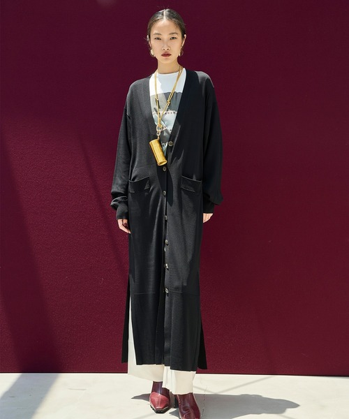 OMMO(オーエムエムオー)の「V NECK KNIT LONG CD(カーディガン/ボレロ・レディース・パープル/ブラック/カーキ・F)」の4枚目の写真