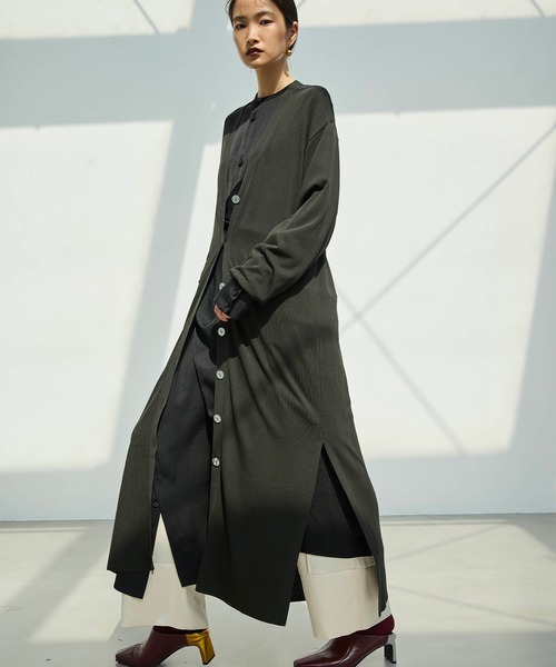 OMMO(オーエムエムオー)の「V NECK KNIT LONG CD(カーディガン/ボレロ・レディース・パープル/ブラック/カーキ・F)」の22枚目の写真