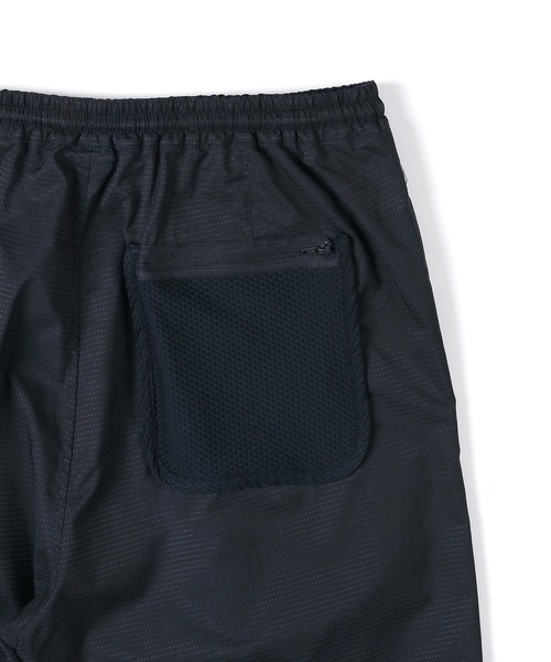 The DUFFER of ST.GEORGE(ザダファーオブセントジョージ)の「セットアップ対応 ポリエステルドットメッシュ ショーツ(その他パンツ・メンズ・グレー/ネイビー・X-LARGE/LARGE/MEDIUM)」の4枚目の写真