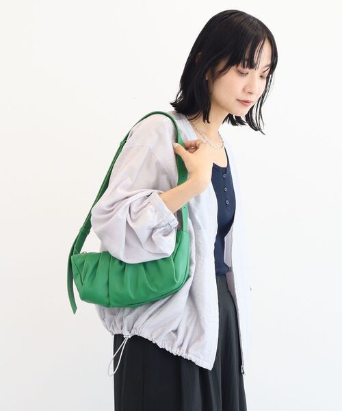 Green Parks(グリーンパークス)の「ギャザーミニバッグ(ショルダーバッグ・レディース・ブラック/グリーン/シルバー系その他・FREE)」の6枚目の写真