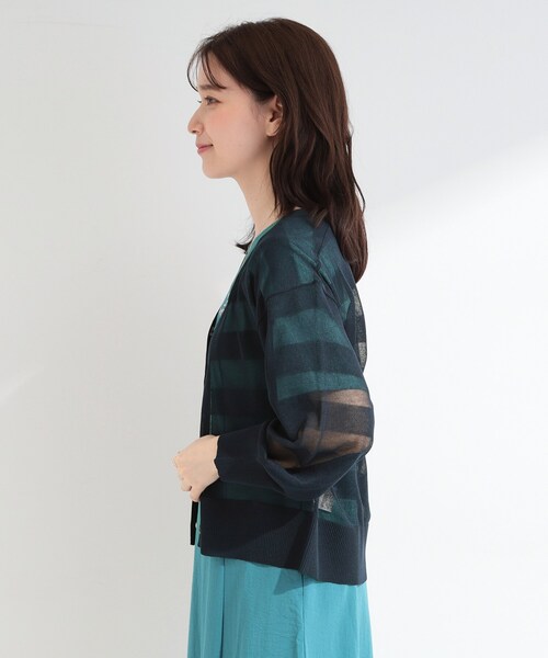 SHOO・LA・RUE（シューラルー）の「【洗濯機可/S-LL】涼し気な透け感 日差し冷房対策に シアーボーダーカーディガン（カーディガン/ボレロ・レディース・ネイビー/グリーン系/オフホワイト・02/01/04/03）」の13枚目の写真