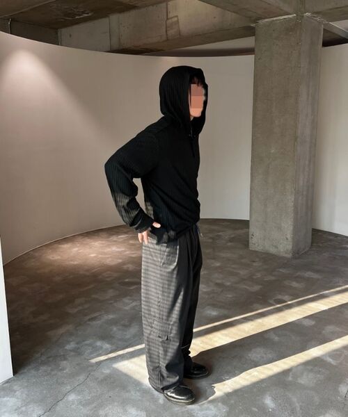 ALYSS（アリス）の「リブドスナップヘンリーネッククロップフードパーカー[ブラック]（Tシャツ/カットソー・メンズ・その他・MEDIUM/LARGE/X-LARGE）」の2枚目の写真