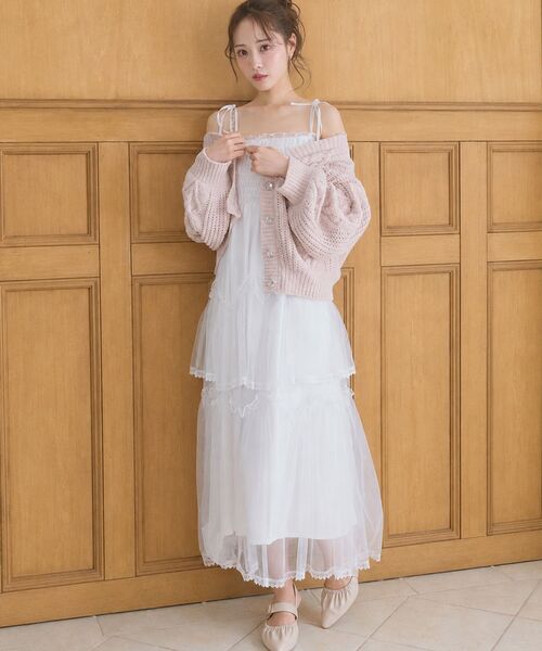 MAJESTIC LEGON(マジェスティックレゴン)の「チェーン付きキラキラキャミワンピ(ワンピース・レディース・アイボリー/グレー/ピンク/ブラック・SMALL/MEDIUM/X-SMALL)」の2枚目の写真