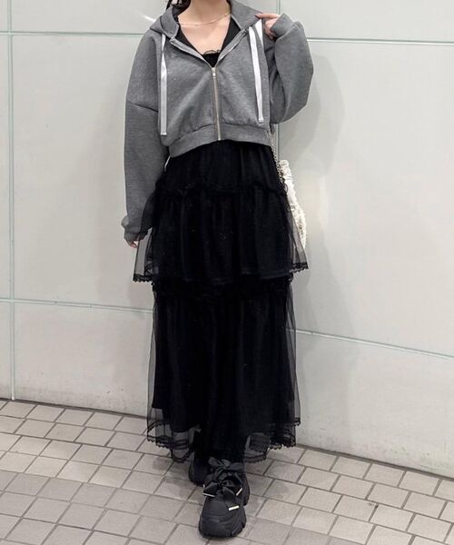 MAJESTIC LEGON(マジェスティックレゴン)の「チェーン付きキラキラキャミワンピ(ワンピース・レディース・アイボリー/グレー/ピンク/ブラック・SMALL/MEDIUM/X-SMALL)」の17枚目の写真