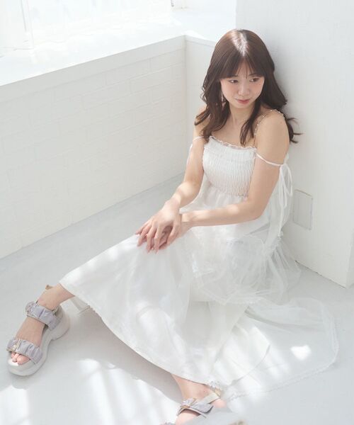 MAJESTIC LEGON(マジェスティックレゴン)の「チェーン付きキラキラキャミワンピ(ワンピース・レディース・アイボリー/グレー/ピンク/ブラック・SMALL/MEDIUM/X-SMALL)」の21枚目の写真