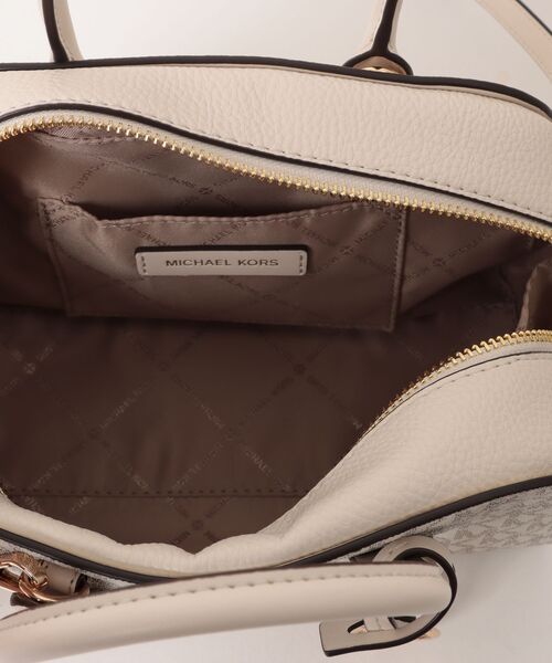 MICHAEL KORS(マイケルコース)の「ASHTON クロスボディ スモール - Mkシグネチャー(ショルダーバッグ・レディース・ベージュ系その他・FREE)」の4枚目の写真