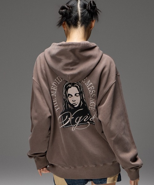X-girl(エックスガール)の「PIGMENT DYED FACE PATCH AND LOGO ZIP UP SWEAT HOODIE(パーカー・レディース・ブラウン/ピンク/ブラック・S/M)」の1枚目の写真