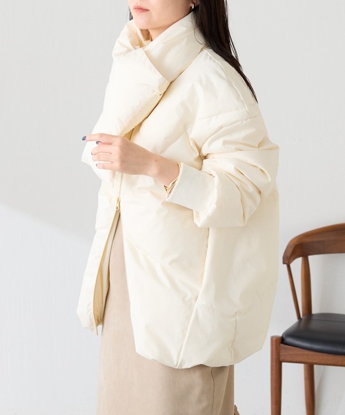 COLLAGE GALLARDAGALANTE(コラージュガリャルダガランテ)の「TAION/マフラー付きノーカラーダウン/別注モデル/WEB限定(ダウンジャケット/コート・レディース・オフホワイト/ネイビー/ブラック・FREE)」の11枚目の写真