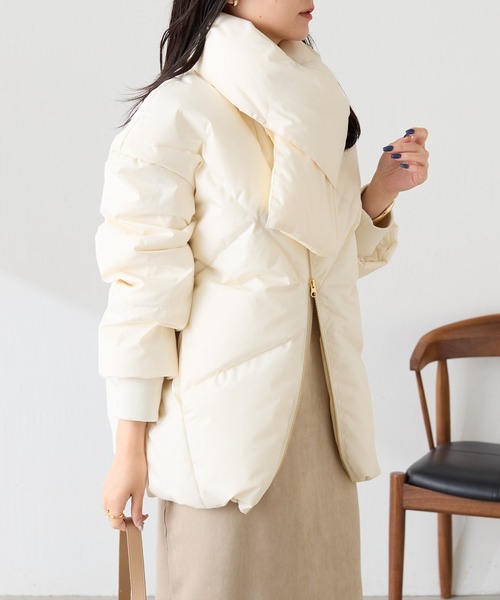COLLAGE GALLARDAGALANTE(コラージュガリャルダガランテ)の「TAION/マフラー付きノーカラーダウン/別注モデル/WEB限定(ダウンジャケット/コート・レディース・オフホワイト/ネイビー/ブラック・FREE)」の13枚目の写真
