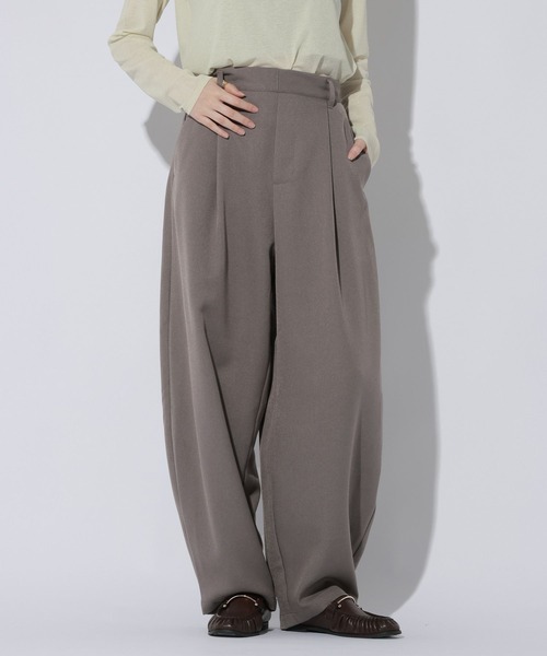 LAKOLE(ラコレ)の「ワンタックコクーンパンツ /1052425(スラックス・レディース・グレー/ブラウン/ブラック・LARGE/MEDIUM)」の2枚目の写真