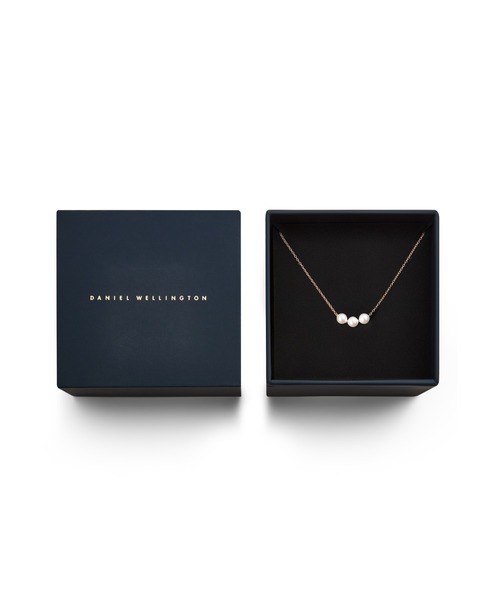 Daniel Wellington(ダニエルウェリントン)の「Pearl Trio Necklace ローズゴールド/ゴールド/シルバー(ネックレス・レディース・ピンクゴールド/イエローゴールド/シルバー・ONE SIZE)」の8枚目の写真
