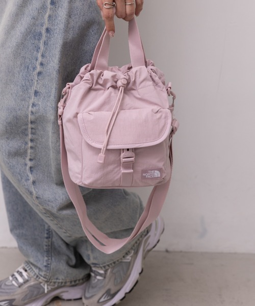 THE NORTH FACE(ザノースフェイス)の「国内未発売 THE NORTH FACE(ザ・ノースフェイス)/2WAY 巾着 バケット ショルダーバッグ/BREEZE BUCKET BAG(ショルダーバッグ・レディース・ホワイト/ダークグレー/グレー/ピンク/ブラック/バイオレット・FREE)」の6枚目の写真