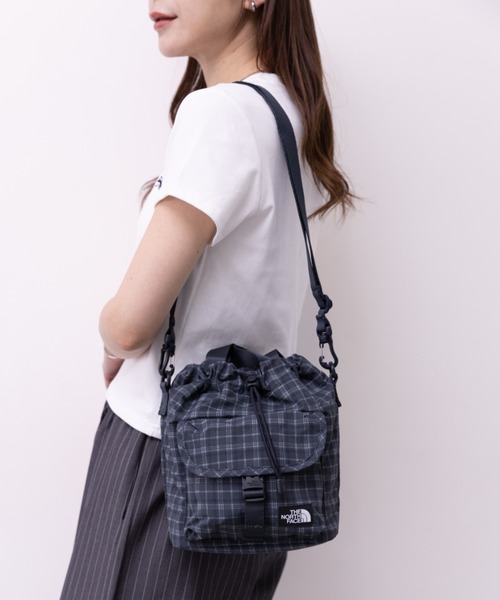 THE NORTH FACE(ザノースフェイス)の「国内未発売 THE NORTH FACE(ザ・ノースフェイス)/2WAY 巾着 バケット ショルダーバッグ/BREEZE BUCKET BAG(ショルダーバッグ・レディース・ホワイト/ダークグレー/グレー/ピンク/ブラック/バイオレット・FREE)」の4枚目の写真