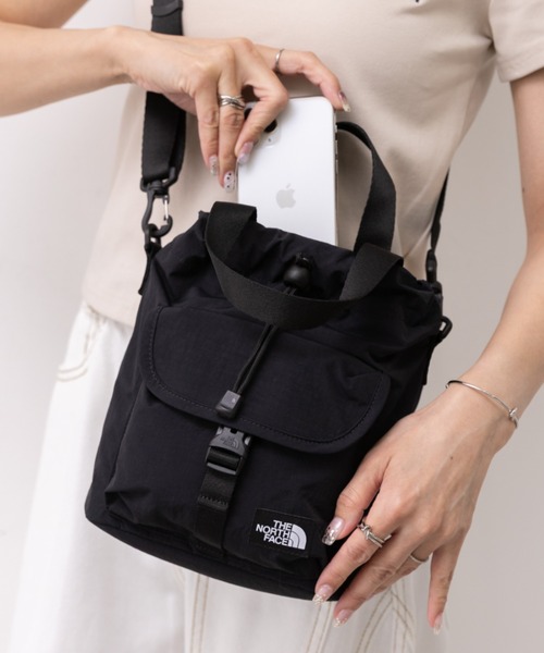 THE NORTH FACE(ザノースフェイス)の「国内未発売 THE NORTH FACE(ザ・ノースフェイス)/2WAY 巾着 バケット ショルダーバッグ/BREEZE BUCKET BAG(ショルダーバッグ・レディース・ホワイト/ダークグレー/グレー/ピンク/ブラック/バイオレット・FREE)」の1枚目の写真