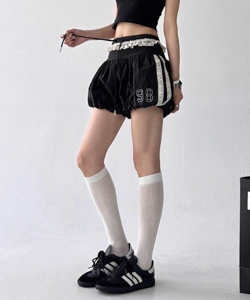 AVYL（アヴィル）の「サイドレースフリルドロストバルーンスカパン（その他パンツ・レディース・ネイビー/ブラック・M）」の4枚目の写真