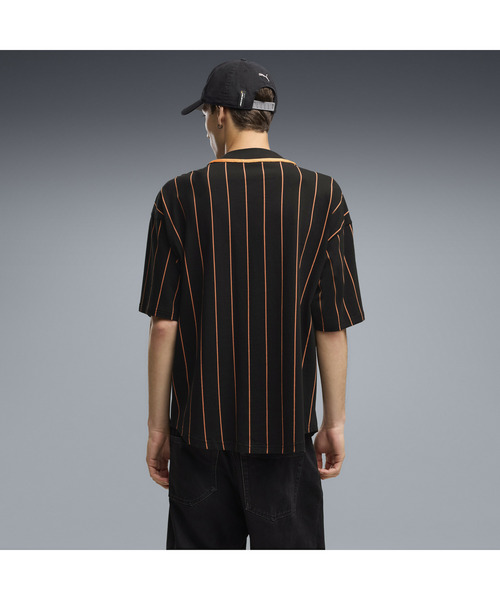 PUMA（プーマ）の「PUMA プーマ メンズ マクラーレン レーシング ベースボール ジャージ（Tシャツ/カットソー・メンズ・ブラック×レッド・MEDIUM/SMALL/LARGE/X-LARGE/X-SMALL）」の2枚目の写真