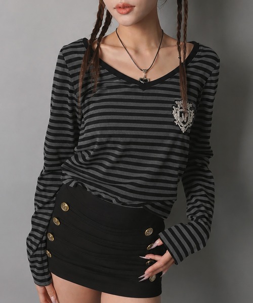 SPINNS(スピンズ)の「Vネック長袖Tシャツ/ボーダーエンブレム/平成ギャル(Tシャツ/カットソー・レディース・グレー系その他/ピンク系その他・ONESIZE)」の2枚目の写真