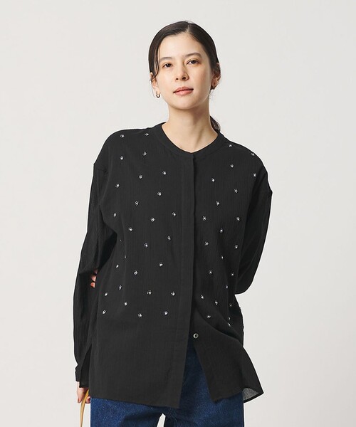 BEAUTY&YOUTH UNITED ARROWS(ビューティーアンドユースユナイテッドアローズ)の「コットンクレープ ビーズ エンブロイダリー シャツ(シャツ/ブラウス・レディース・ブラック/オフホワイト・FREE)」の1枚目の写真