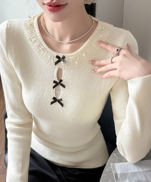 LUCPY（ラクピー）の「フリルネック リボンデザインニットトップス（その他トップス・レディース・アイボリー/ブラック/ホワイト・FREE）」の4枚目の写真