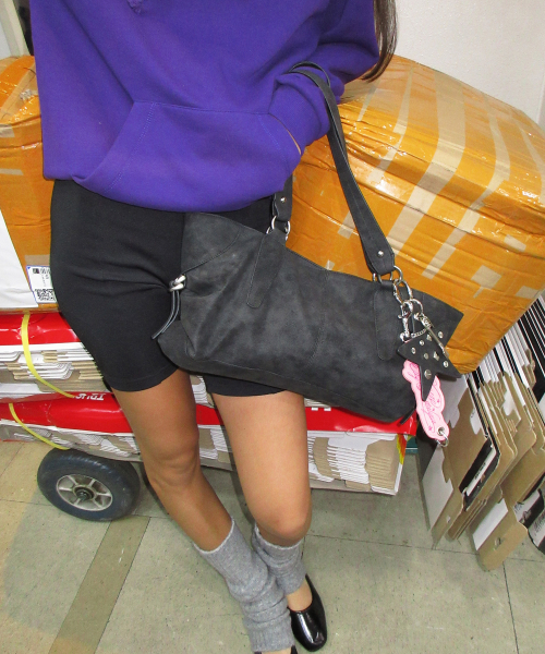 YEOMIMの「ranch bag (grunge black) & keyring set（ショルダーバッグ・レディース・その他・FREE）」の2枚目の写真
