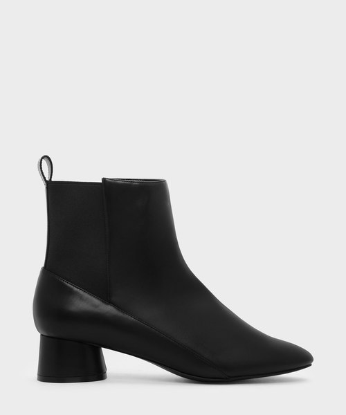CHARLES & KEITH(チャールズ & キース)の「シリンドリカルヒールチェルシーブーツ / CYLINDRICAL HEEL CHELSEA BOOTS(ブーツ・レディース・ブルー/ブラック・25cm/25.5cm/22.5cm/23cm/23.5cm/24.5cm)」の1枚目の写真