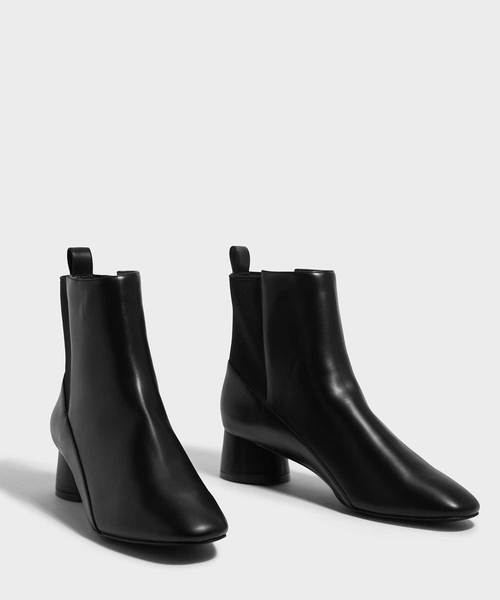 CHARLES & KEITH(チャールズ & キース)の「シリンドリカルヒールチェルシーブーツ / CYLINDRICAL HEEL CHELSEA BOOTS(ブーツ・レディース・ブルー/ブラック・25cm/25.5cm/22.5cm/23cm/23.5cm/24.5cm)」の4枚目の写真