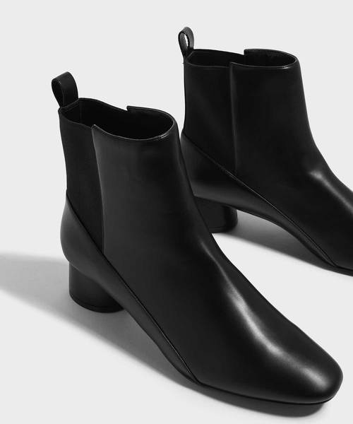 CHARLES & KEITH(チャールズ & キース)の「シリンドリカルヒールチェルシーブーツ / CYLINDRICAL HEEL CHELSEA BOOTS(ブーツ・レディース・ブルー/ブラック・25cm/25.5cm/22.5cm/23cm/23.5cm/24.5cm)」の6枚目の写真