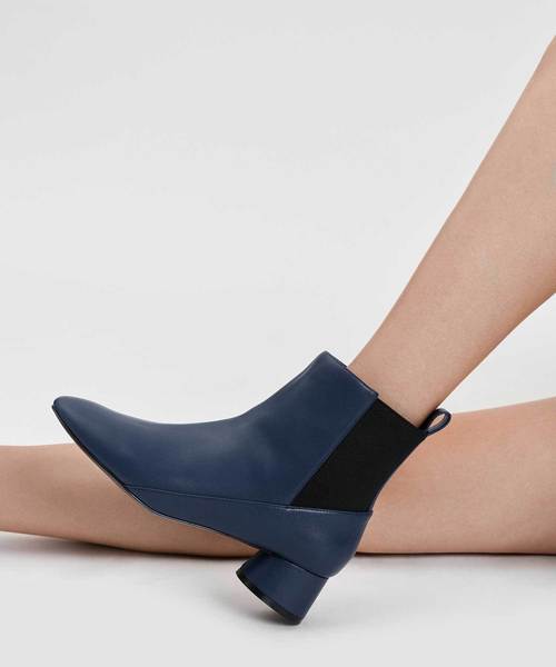 CHARLES & KEITH(チャールズ & キース)の「シリンドリカルヒールチェルシーブーツ / CYLINDRICAL HEEL CHELSEA BOOTS(ブーツ・レディース・ブルー/ブラック・25cm/25.5cm/22.5cm/23cm/23.5cm/24.5cm)」の9枚目の写真