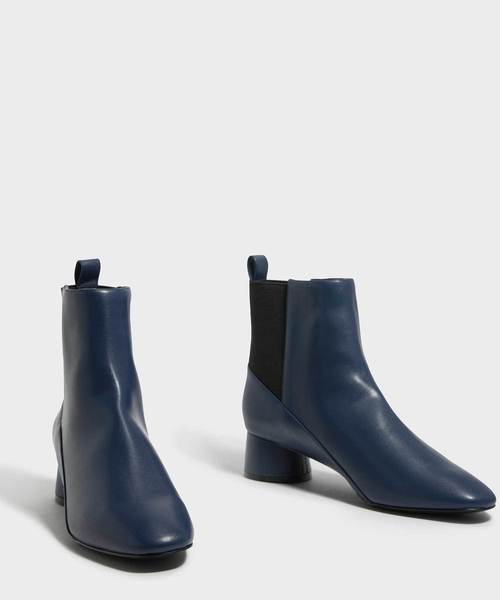 CHARLES & KEITH(チャールズ & キース)の「シリンドリカルヒールチェルシーブーツ / CYLINDRICAL HEEL CHELSEA BOOTS(ブーツ・レディース・ブルー/ブラック・25cm/25.5cm/22.5cm/23cm/23.5cm/24.5cm)」の10枚目の写真