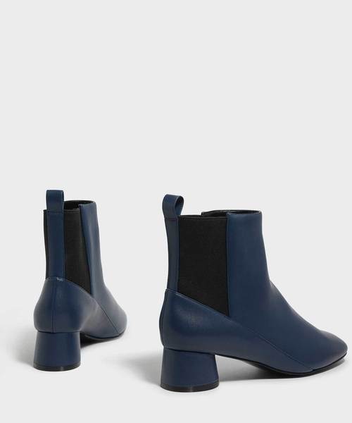 CHARLES & KEITH(チャールズ & キース)の「シリンドリカルヒールチェルシーブーツ / CYLINDRICAL HEEL CHELSEA BOOTS(ブーツ・レディース・ブルー/ブラック・25cm/25.5cm/22.5cm/23cm/23.5cm/24.5cm)」の11枚目の写真