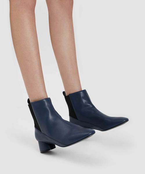 CHARLES & KEITH(チャールズ & キース)の「シリンドリカルヒールチェルシーブーツ / CYLINDRICAL HEEL CHELSEA BOOTS(ブーツ・レディース・ブルー/ブラック・25cm/25.5cm/22.5cm/23cm/23.5cm/24.5cm)」の14枚目の写真
