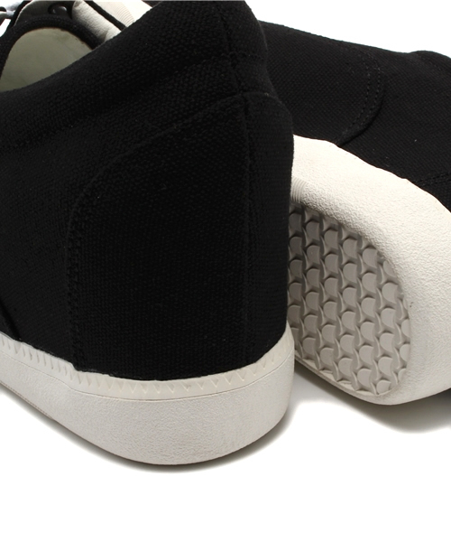 Chico（チコ）の「インヒールデッキシューズ（スニーカー・レディース・ホワイト/ネイビー/ブラック・LARGE/MEDIUM/SMALL）」の9枚目の写真