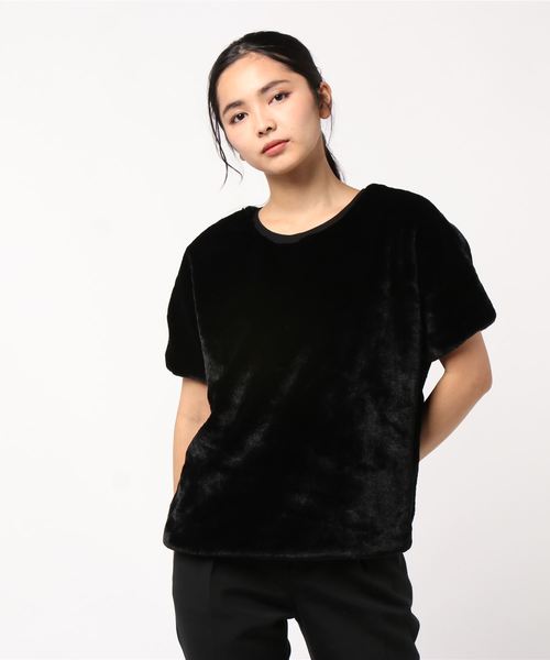EMODA(エモダ)の「VOLUME FAKE FUR TOP(Tシャツ/カットソー・レディース・ブラック・FREE)」の1枚目の写真