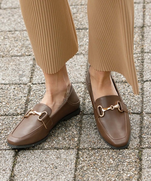 KOBE LETTUCE（コウベレタス）の「BIGビット付きスクエアトゥローファーバブーシュ（ローファー・レディース・ブラック/ブラウン/ホワイト系その他/ベージュ系その他・LL/S/M/L）」の4枚目の写真