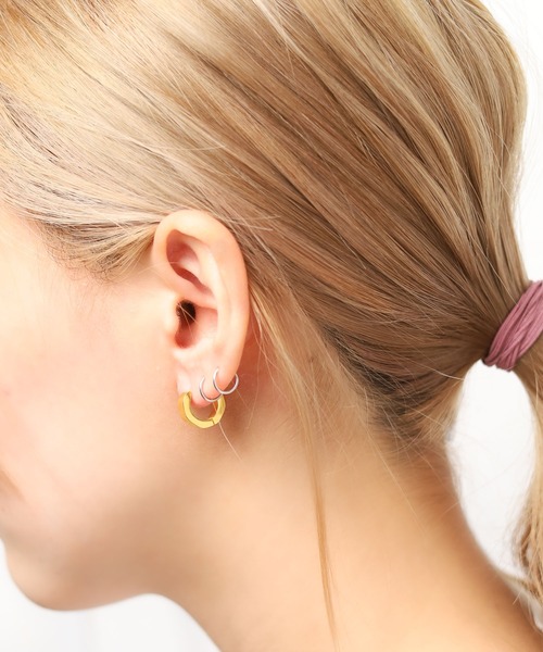 Mag.（マグ）の「【STAINLESS】4mmクロームフープピアス（ピアス（両耳用）・レディース・ブラック系その他/シルバー系その他/ゴールド系その他/ブラック/シルバー/ゴールド・FREE）」の14枚目の写真