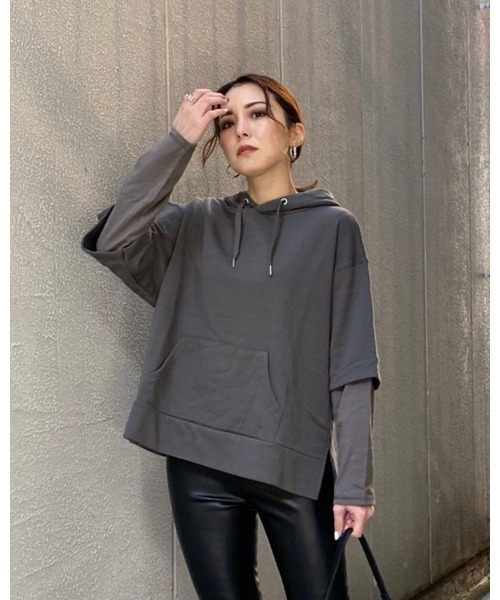 LiSeek（リシーク）の「【LiSeeK】スリーブドッキングスウェットＴＯＰ（スウェット・レディース・ホワイト/ブルー/ダークグレー・FREE）」の2枚目の写真