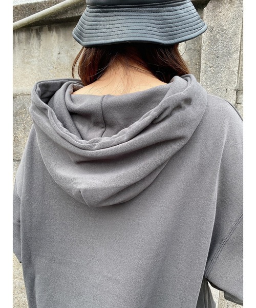 LiSeek（リシーク）の「【LiSeeK】スリーブドッキングスウェットＴＯＰ（スウェット・レディース・ホワイト/ブルー/ダークグレー・FREE）」の13枚目の写真