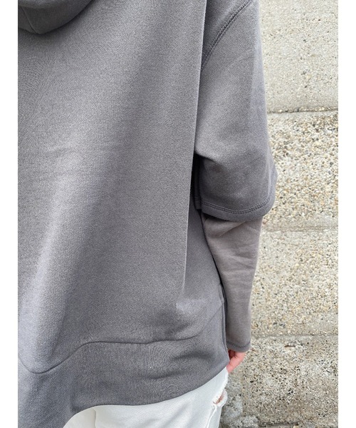 LiSeek（リシーク）の「【LiSeeK】スリーブドッキングスウェットＴＯＰ（スウェット・レディース・ホワイト/ブルー/ダークグレー・FREE）」の9枚目の写真