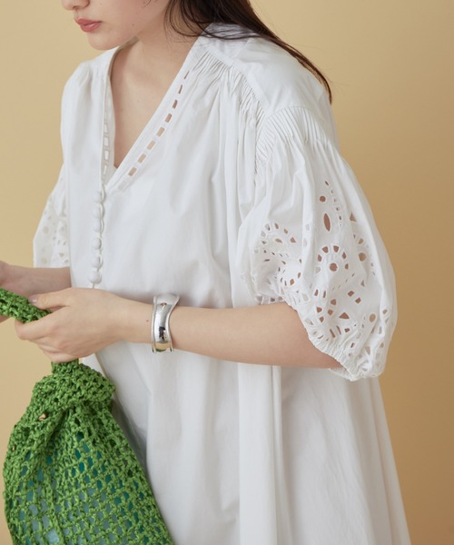 ADAM ET ROPE'（アダムエロペ）の「＜洗える＞スカラップ刺繍