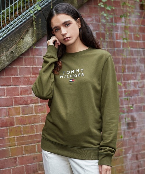 TOMMY HILFIGER（トミーヒルフィガー）の「ベーシックロゴトレーナー（スウェット・メンズ・ホワイト/ネイビー/グレー/グリーン/ホワイト系その他・MEDIUM/LARGE/SMALL/X-LARGE）」の4枚目の写真