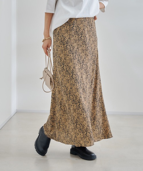 DouDou(ドゥドゥ)の「フラワープリントスカート(スカート・レディース・ブラウン/グリーン・FREE)」の1枚目の写真