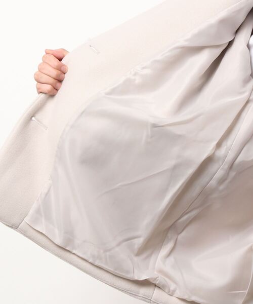 HONEYSUCKLE ROSE(ハニーサックルローズ)の「【HONEYSUCKLE ROSE】ショートチェスター(チェスターコート・レディース・ベージュ/オフホワイト・M/L)」の4枚目の写真