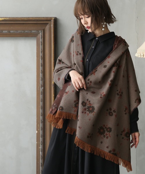 osharewalker（オシャレウォーカー）の「『フラワージャカードストール』（ストール/ショール・レディース・マスタード/グリーン/グレー・FREE）」の5枚目の写真