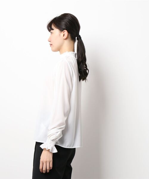 N.(N. Natural Beauty Basic)(エヌエヌナチュラルビューティーベーシック)の「シャーリングハイネックブラウス(シャツ/ブラウス・レディース・グレー/ブラック/ホワイト/ベージュ/ブルー・MEDIUM)」の10枚目の写真